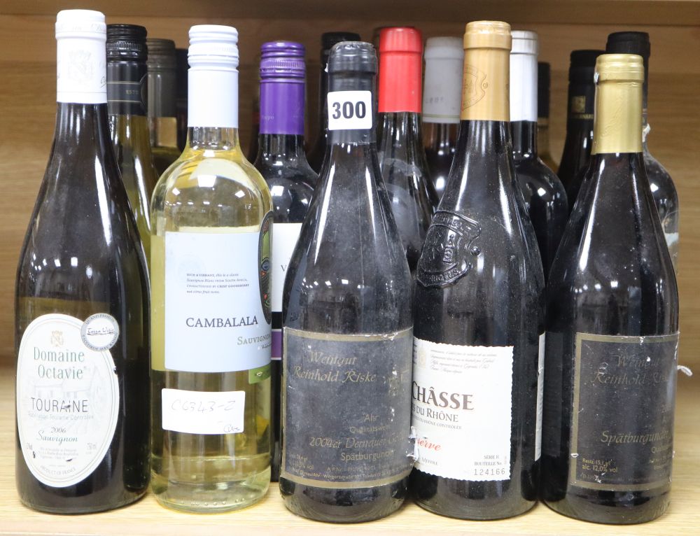 A quantity of assorted wines